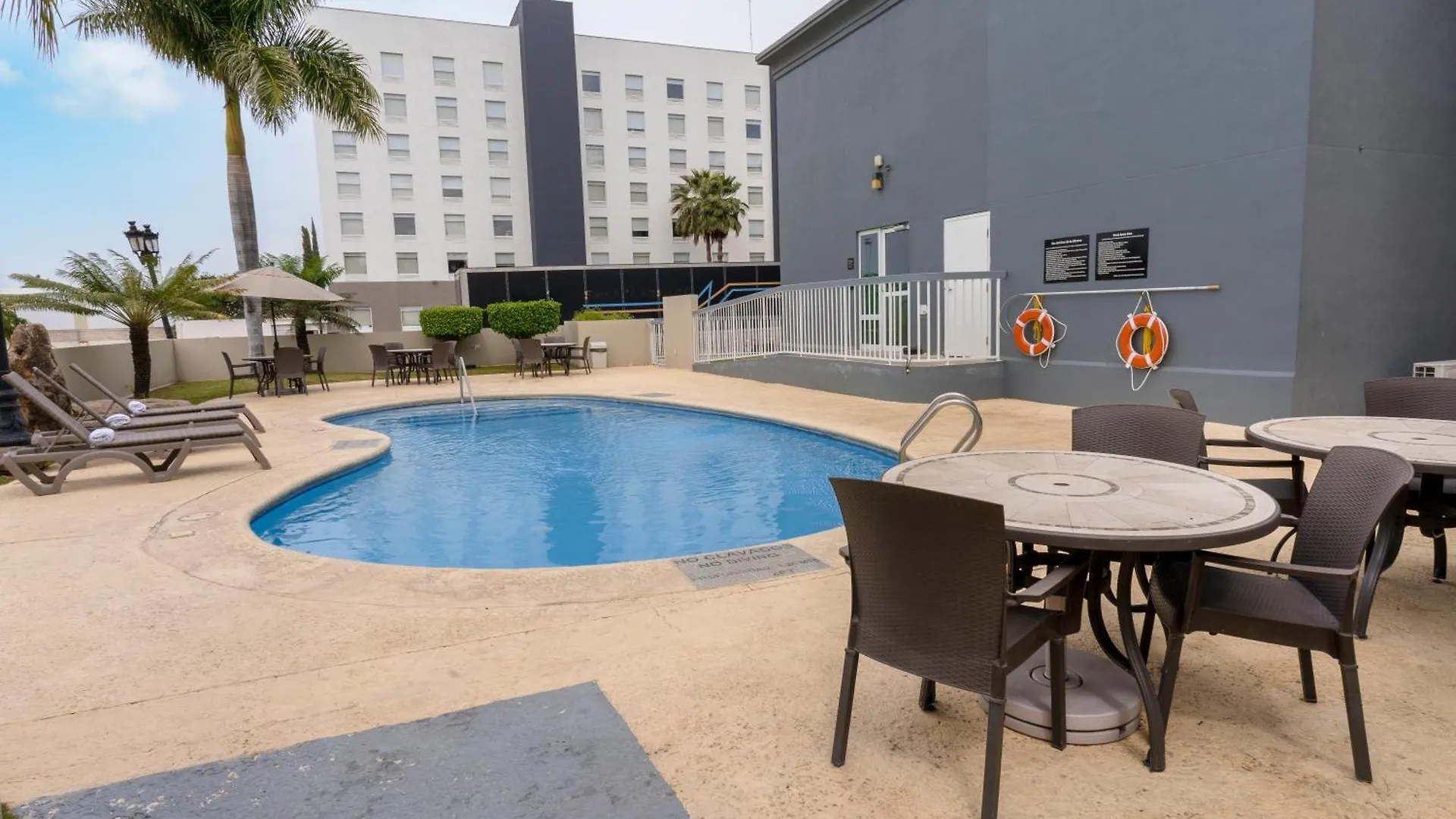 Hampton Inn By Hilton Guadalajara-Aeropuerto Hotel